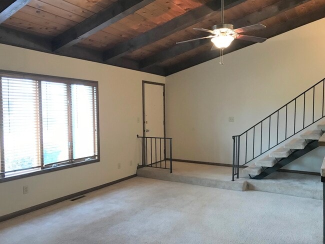 Building Photo - 408 Holly Ln