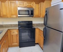 Building Photo - 1442 Lake Crystal Dr