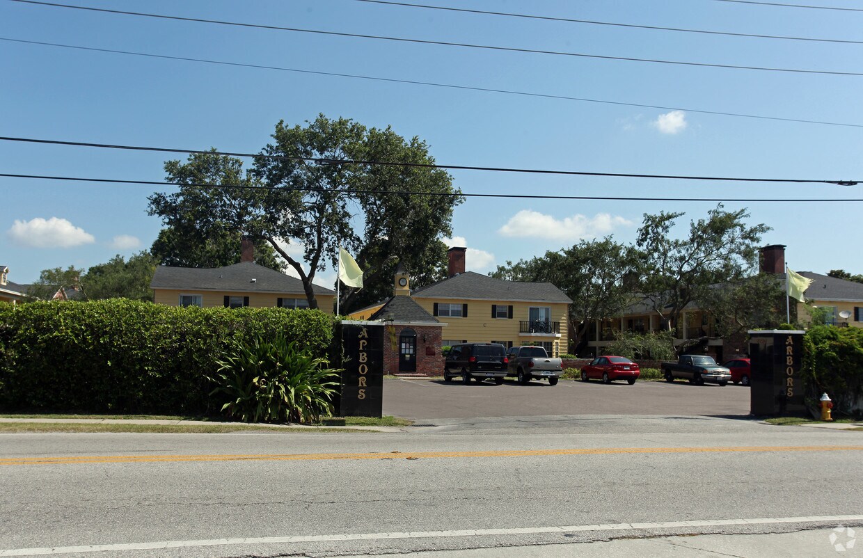 Arbors At Belleair Apartments in Clearwater, FL