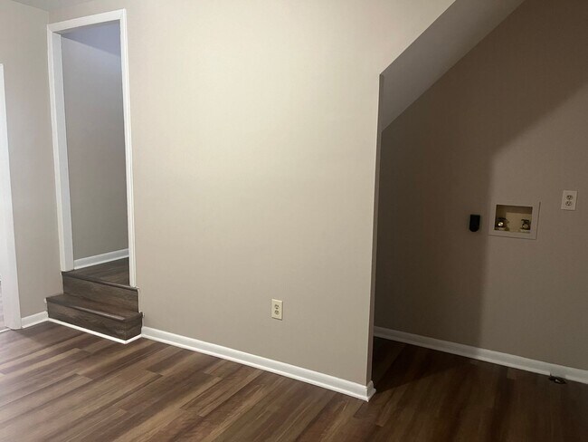 Foto del edificio - 208 1/2-210 N. Jonathan Street