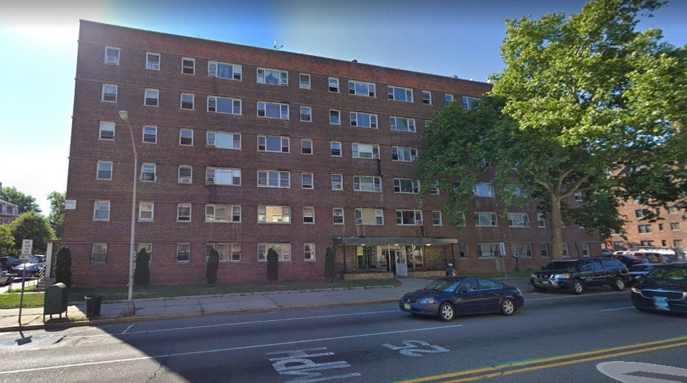 Primary Photo - 2500 Halsey St