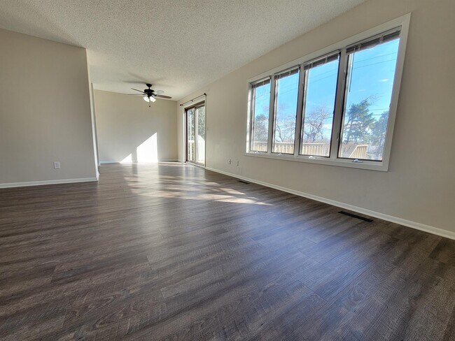 Foto del edificio - 3300 Whalers Ln NW