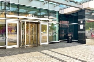 Building Photo - 386 Yonge St