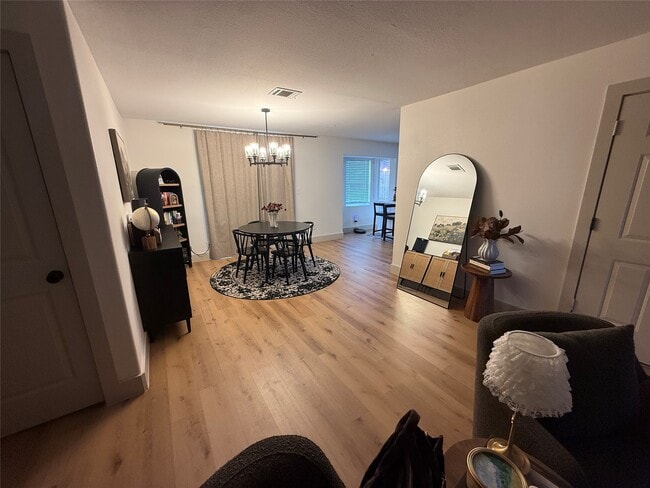 Foto del edificio - 7509 Mockingbird Ln