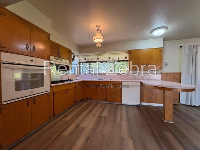 Building Photo - 2119 California 140