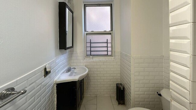 Foto del edificio - 208 W 260th St