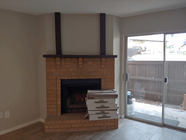 Living room - 1500 Bay Area Blvd