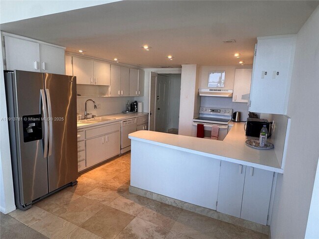 Foto del edificio - 200 Ocean Ln Dr