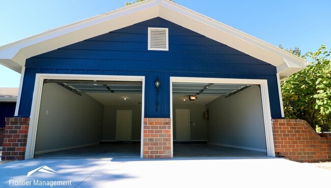 Building Photo - Newly Remodeled Home Near Cico Park