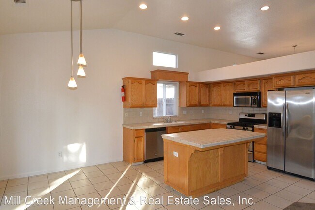 Building Photo - 3 br, 2 bath House - 2441 S. Stevenson