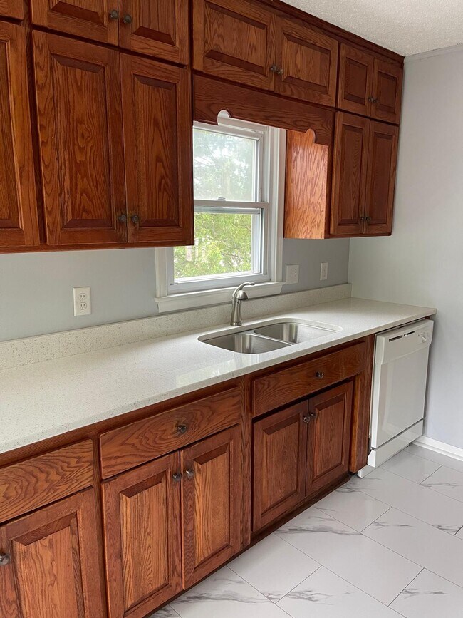 Building Photo - 1732 Hwy 96 E