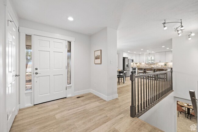 Foto del edificio - Beautiful 4 Bd. 3 Bath Home w/Mother-In-La...