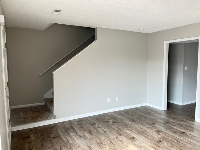 Building Photo - Rand 938 Townhomes