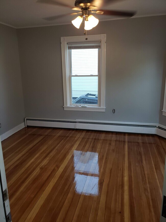 Building Photo - 27 Martha St