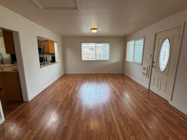 Building Photo - Now renting 3 bedroom House