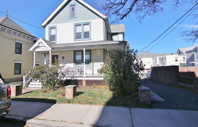 Building Photo - 11 Dolsen Pl