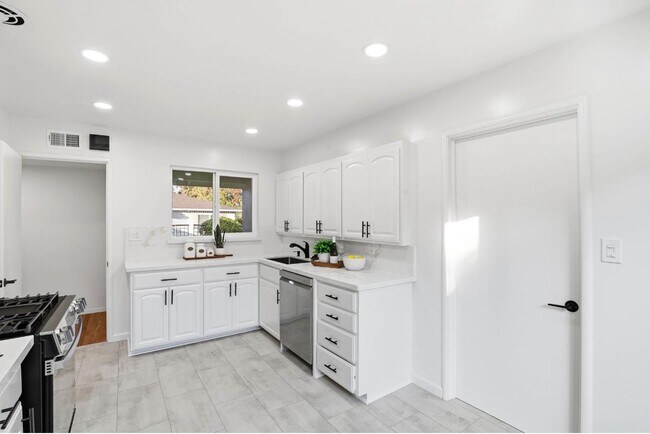 Foto del edificio - 841 Nectarine Ave