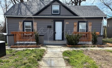 Building Photo - 1223 W Hayward Ave