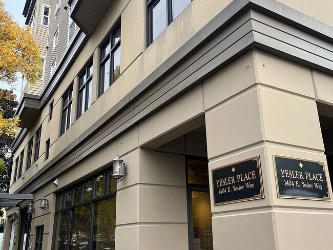 Foto del edificio - Yesler Place | Top Floor 0BD/1BA New Floor...