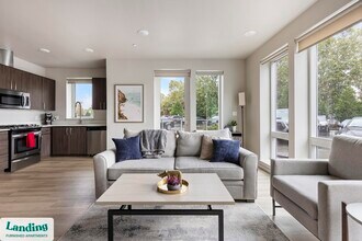 Building Photo - 11505 NE Yacht Harbor Dr