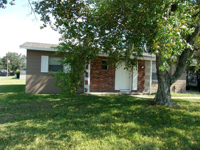 Foto del edificio - Adorable 2 Bedroom Just Minutes from Ameni...