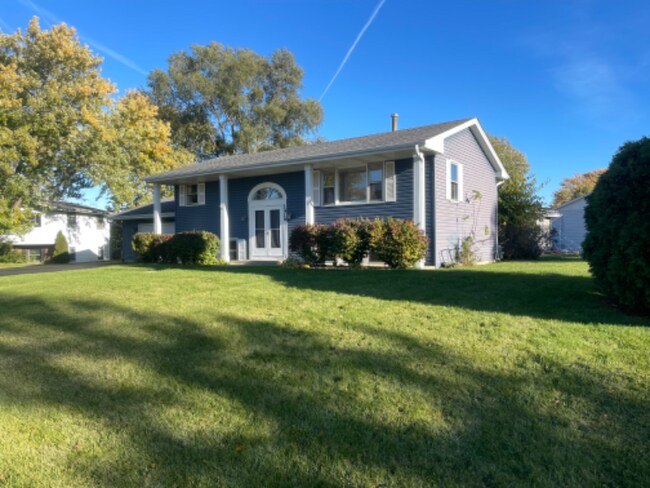 Building Photo - 2426 Highland Cir