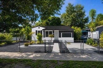 Building Photo - 2750 SW 26th St