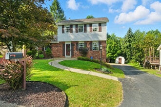 Building Photo - 560 Monticello Dr