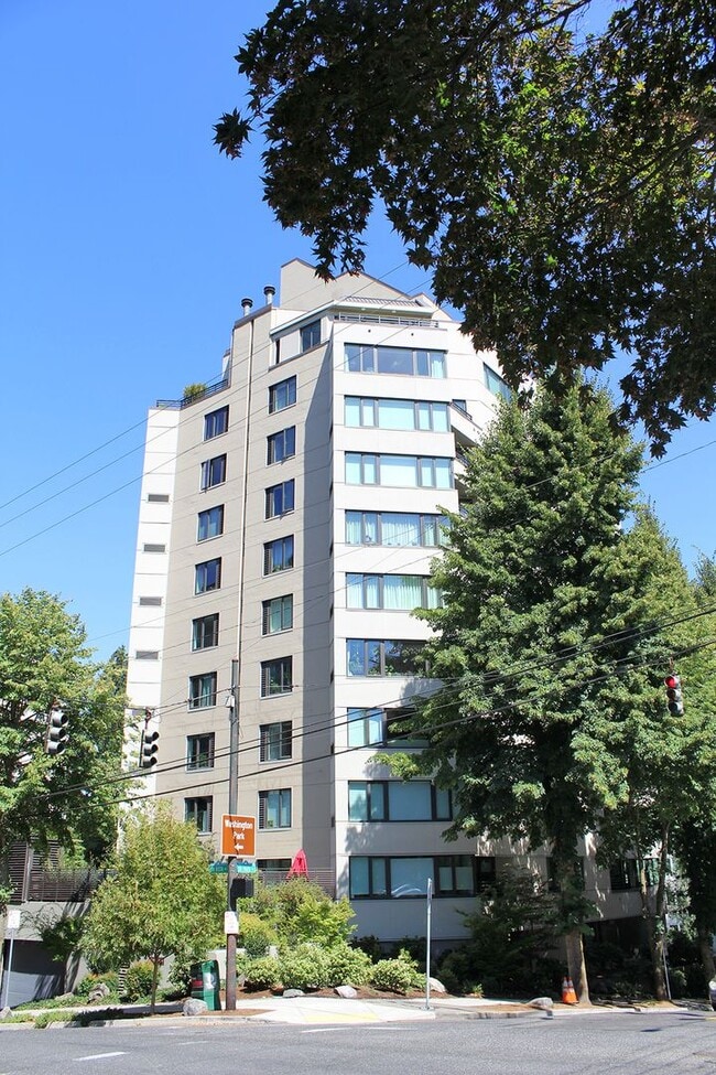 Building Photo - 2245 SW Park Pl