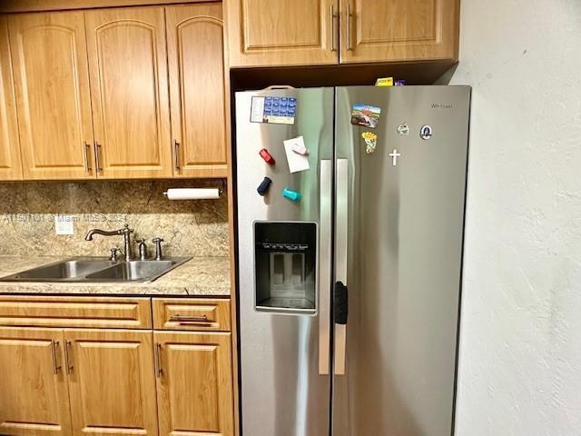Foto del edificio - 9410 Live Oak Pl