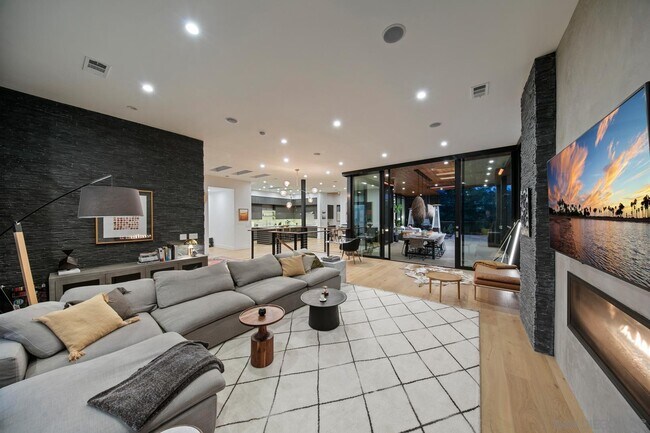 Foto del edificio - 6151 La Pintura Dr