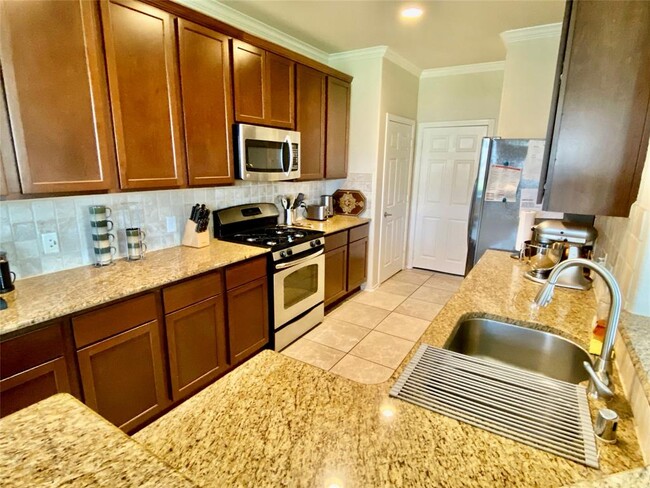 Foto del edificio - 6483 Calgary Woods Ln
