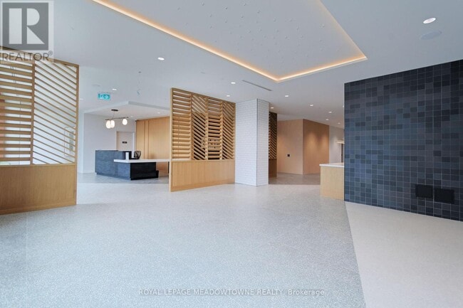 Photo du bâtiment - 2495 Eglinton Ave W