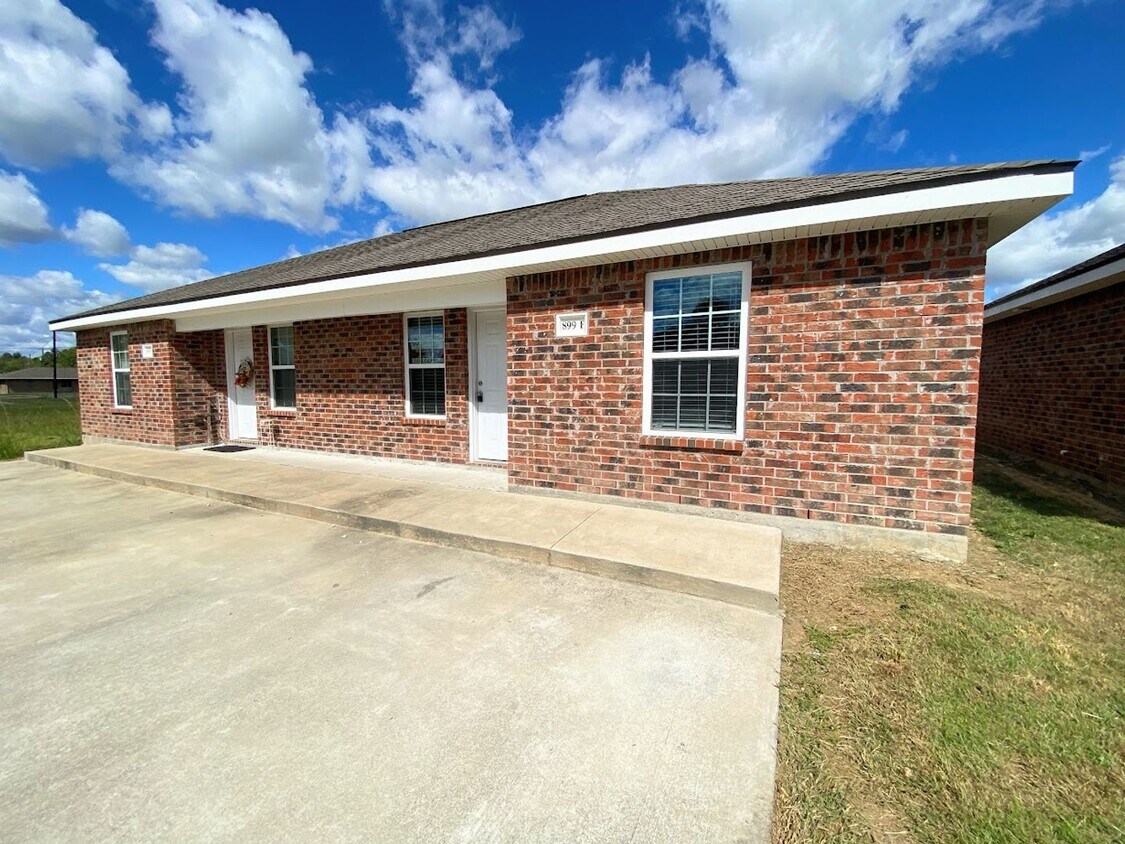 899 Hampton Lane Apartment for Rent in Iowa, LA
