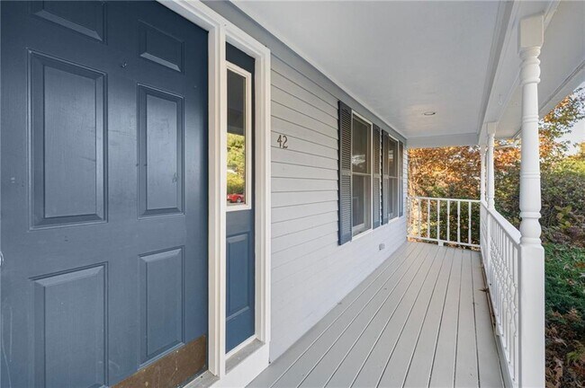 Building Photo - 42 Rollingwood Dr