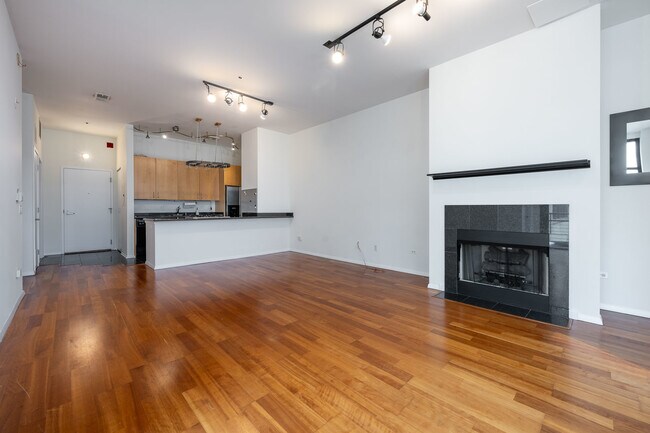 Building Photo - 130 S Canal St