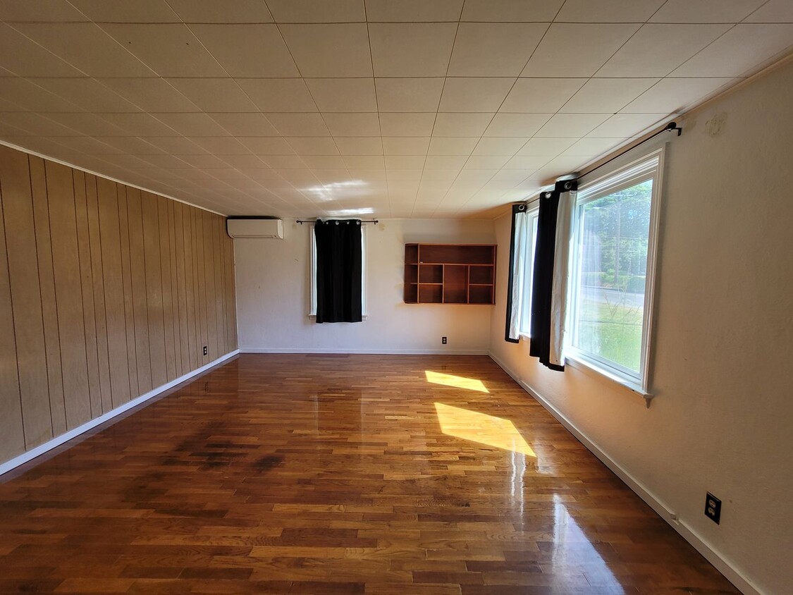 Charming 2 bed 1 bath - Charming 2 bed 1 bath