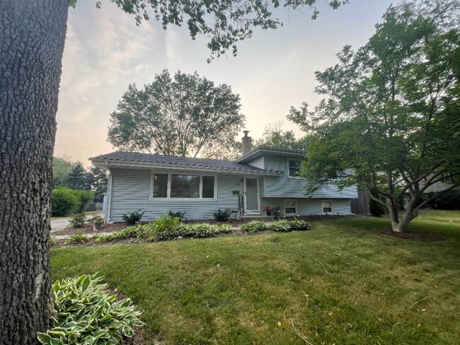 Foto del edificio - 1209 Laurel Ln