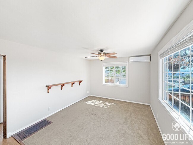 Foto del edificio - Beautiful 2BD/1BA W/ In-Unit Laundry, Private Pool, and Large Backyard in Linda Vista!