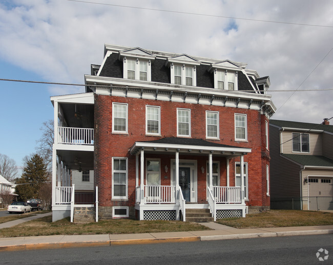 Building Photo - The Red Onion