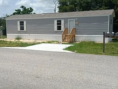 Primary Photo - 29157 Heckleman St