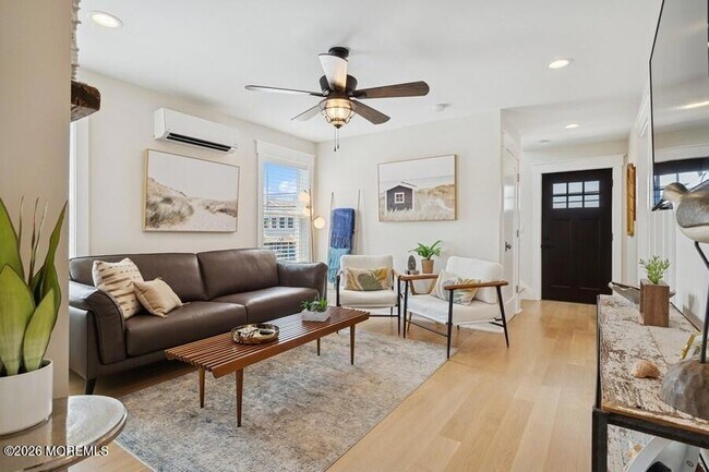 Building Photo - 124 2nd Ave