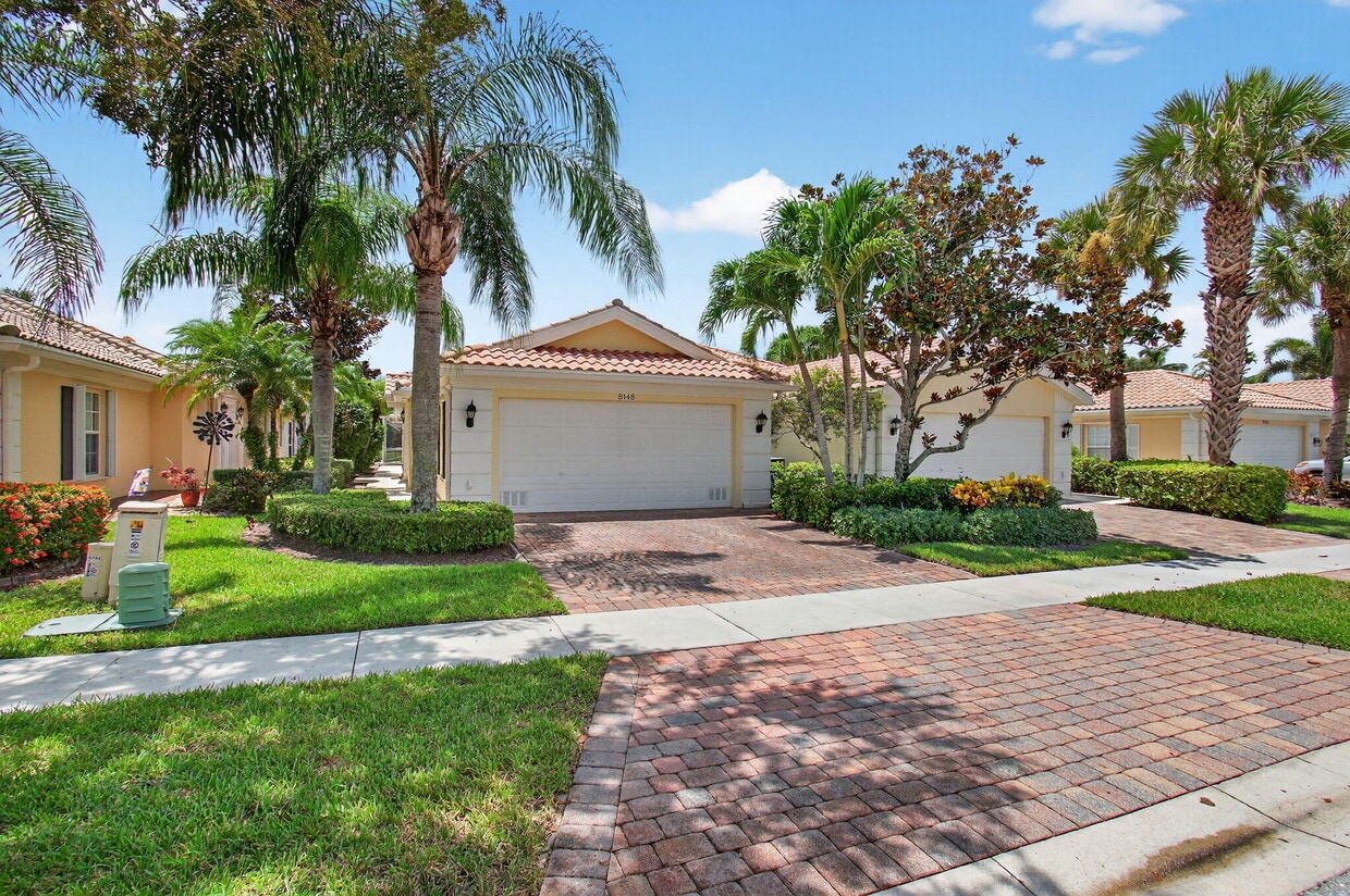 Foto principal - 8148 Montserrat Pl