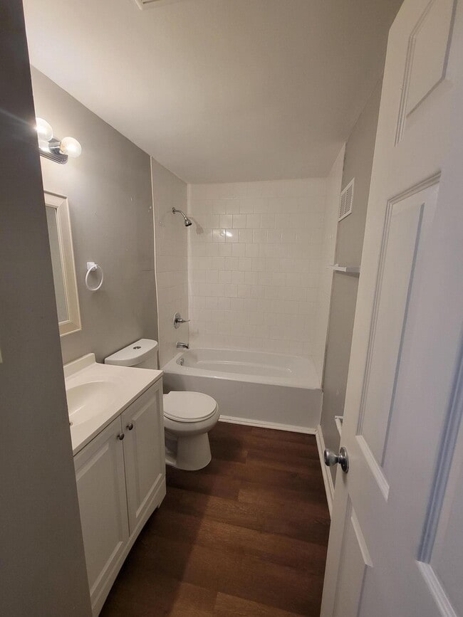 Building Photo - 1775 Harrodsburg Rd