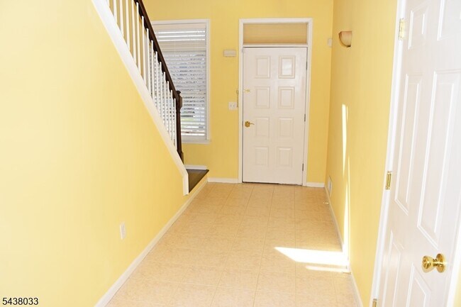 Foto del edificio - 125 Springhill Dr