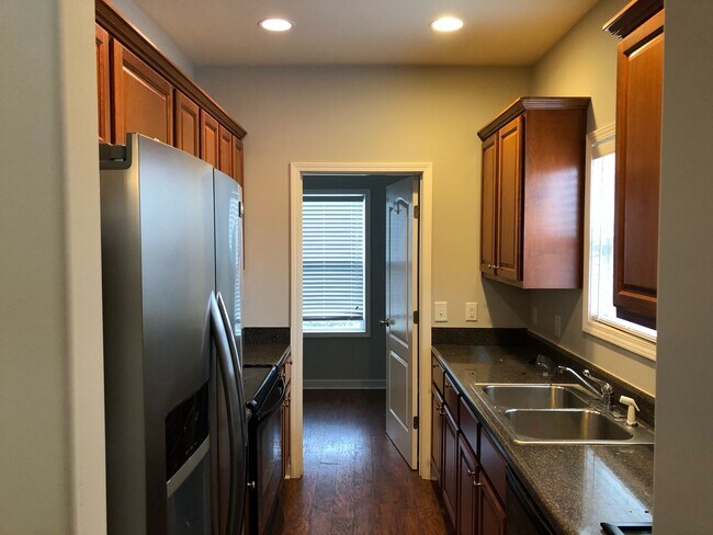 Building Photo - 1006 Lark Ct