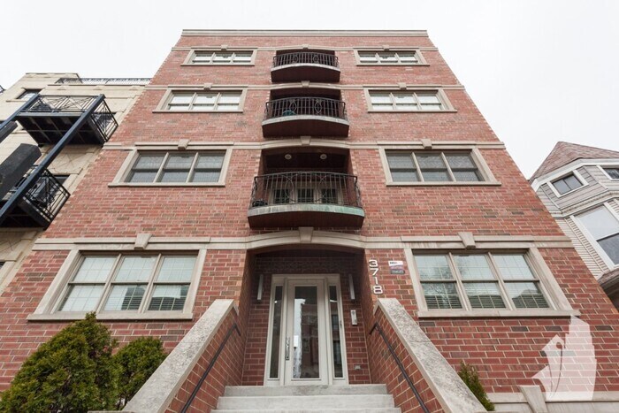 Primary Photo - 3718 N Wilton Ave