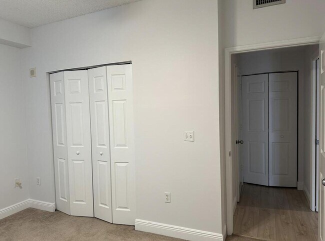 Foto del edificio - 616 Clearwater Park Rd