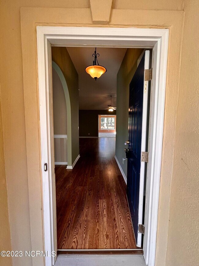 Building Photo - 840 Sandpiper Bay Dr SW