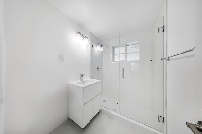 Foto del edificio - 6930 Rue Versailles Dr